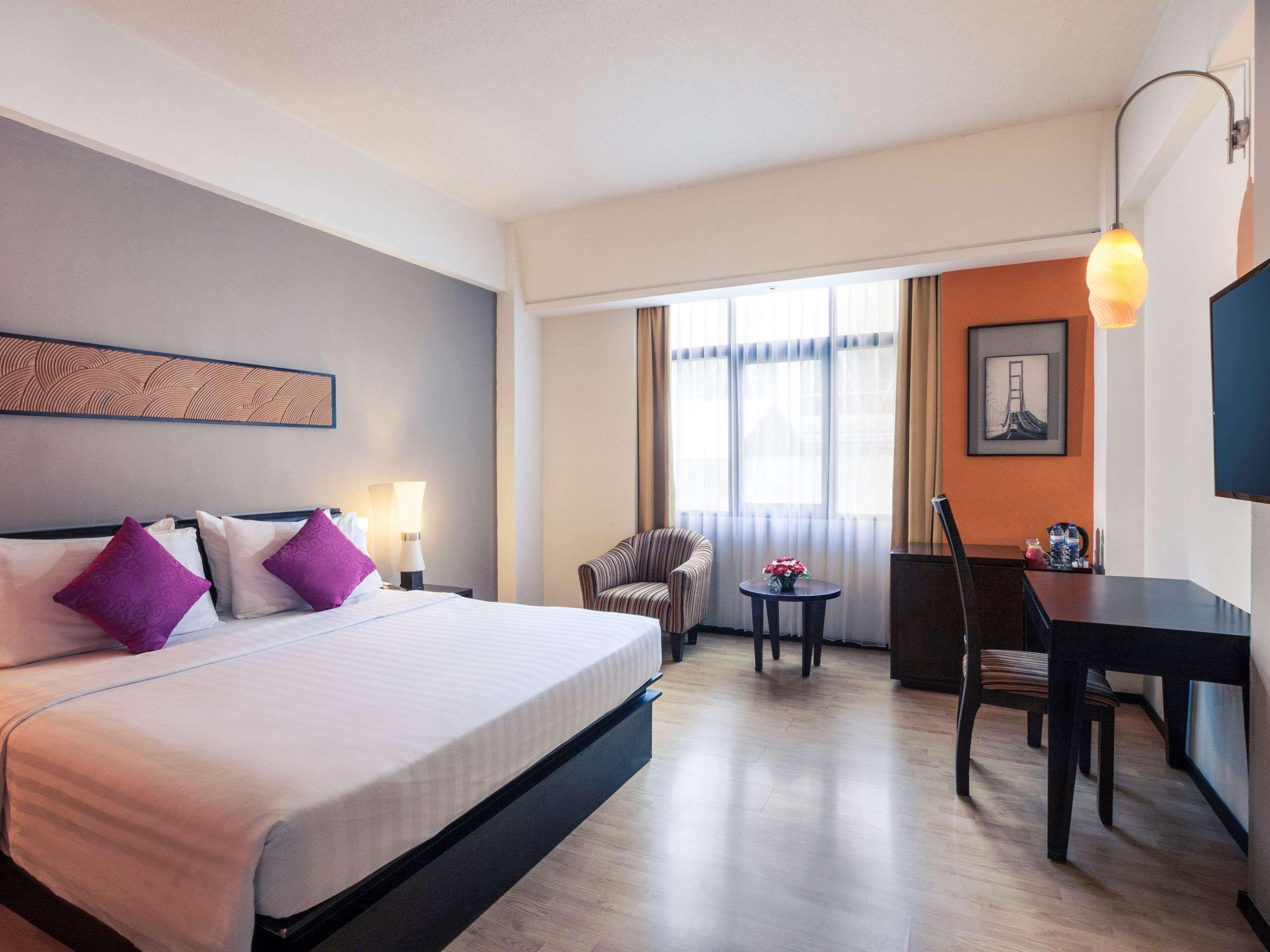 Mercure Surabaya Exterior photo